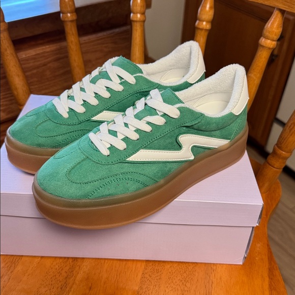 Madden Girl NWB 8 Green and White 2”platform Sneakers with Tan Sole - Picture 3 of 8